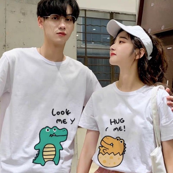 Set áo phông đẹp cho cặp đôi với họa tiết chú khủng long hoạt hình